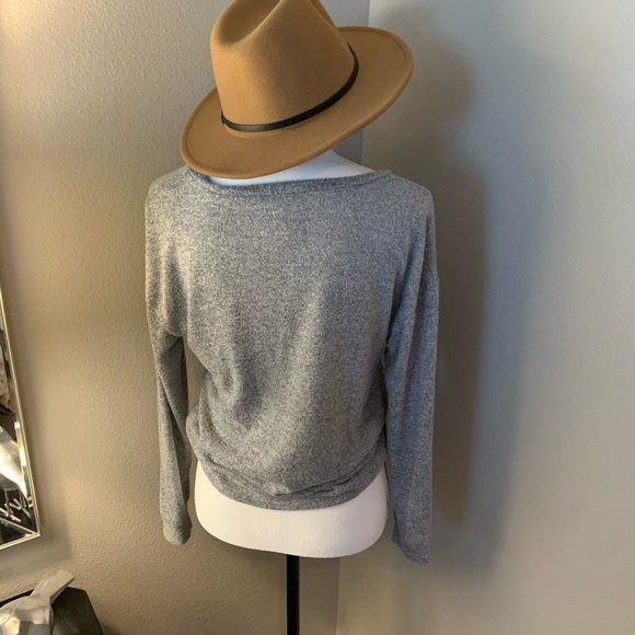 Grey long sleeve knot front sweater - Picture 2 of 3